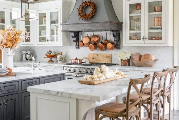 fall farmhouse kitchen decorating 2 scaled